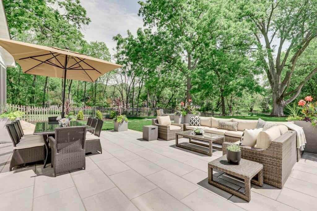 outdoor living patio entertaining area